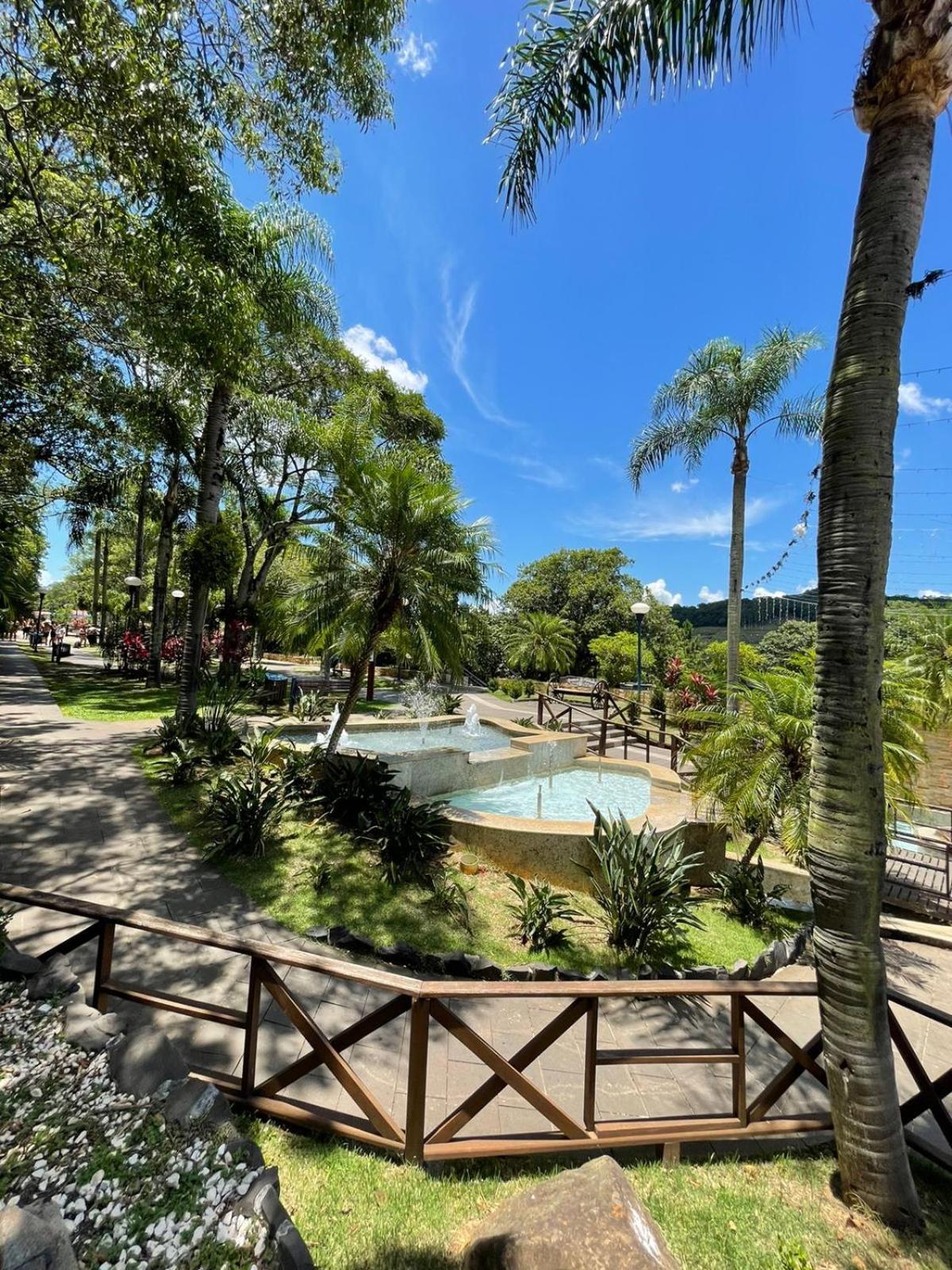 Apto Das Lavandas - 2 Quartos - Apto Todo Climatizado - A 150M Do Parque Termal! Piratuba Bagian luar foto